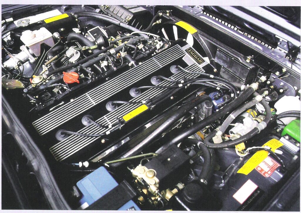 Motor Jaguar XJ40