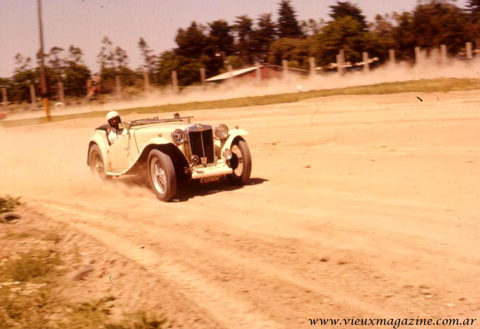 Carlos Mazzeo en su MG TC, Circuito El Santo, Mar del Plata, 1976.